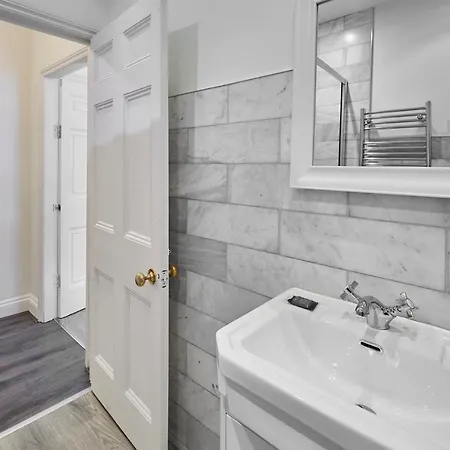 Host & - Scoresby Place Apartment