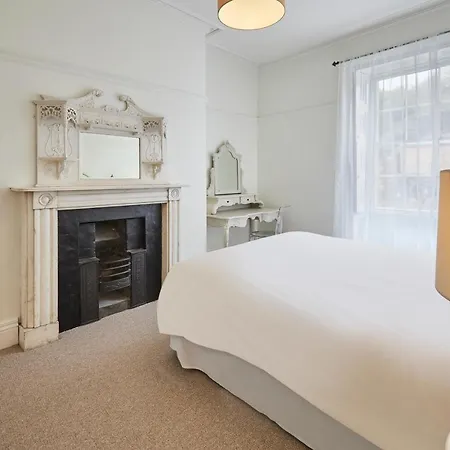 Host & - Scoresby Place