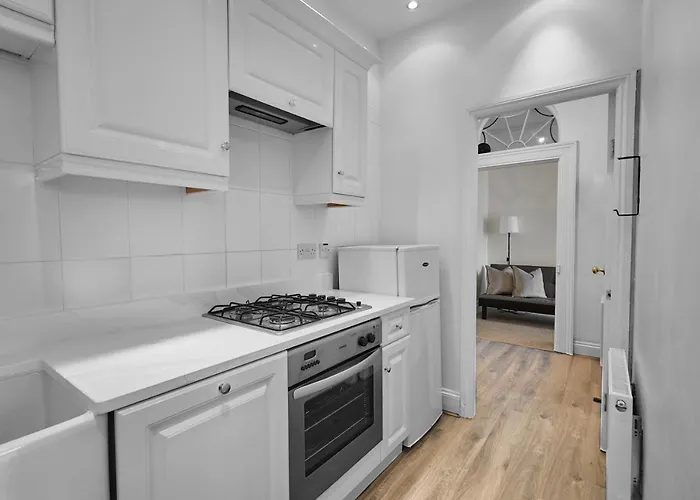 Host & - Scoresby Place * Whitby