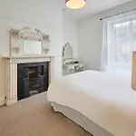 Host & - Scoresby Place