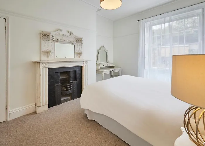 Host & - Scoresby Place